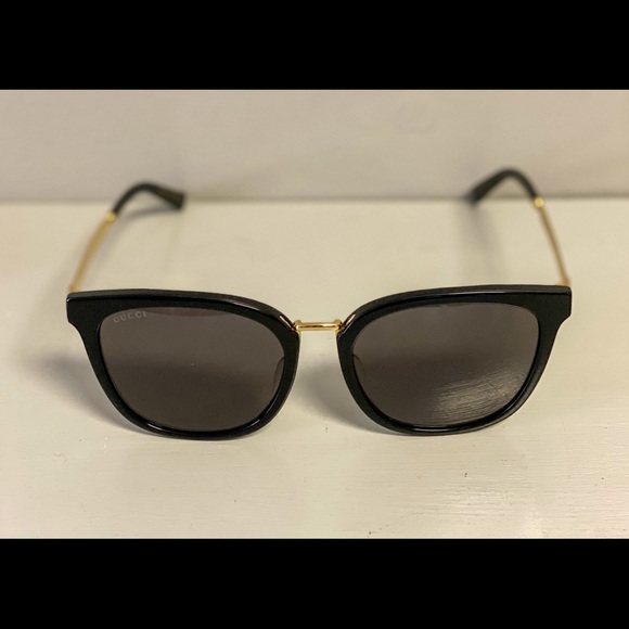 NEW✨ Gucci sunglasses 😎 - Picture 9 of 12